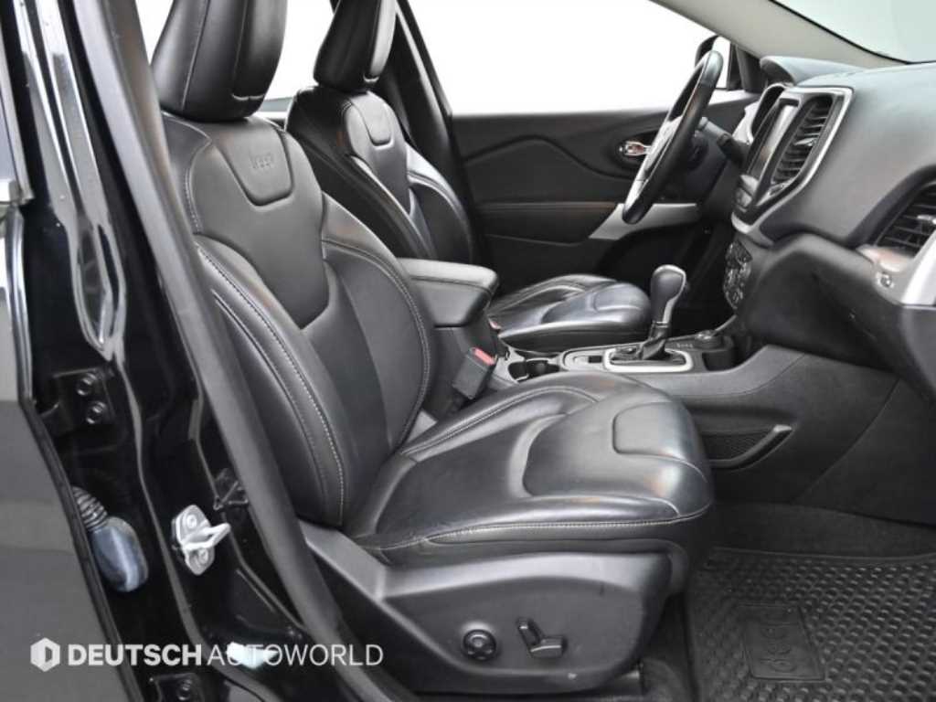 Jeep Cherokee — photo 11