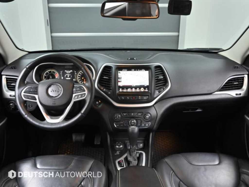 Jeep Cherokee — photo 14