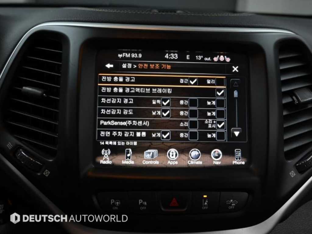 Jeep Cherokee — photo 15