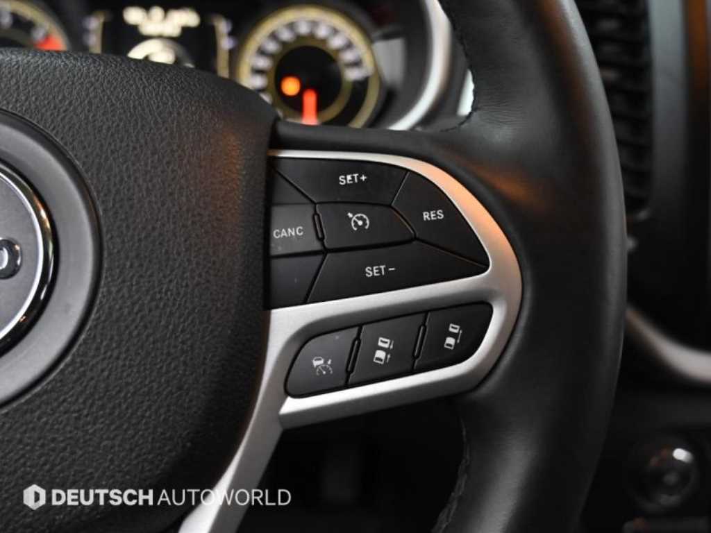 Jeep Cherokee — photo 17