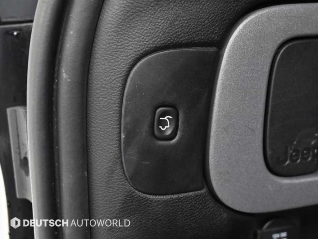 Jeep Cherokee — photo 18