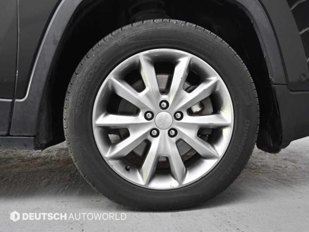 Jeep Cherokee — photo 20