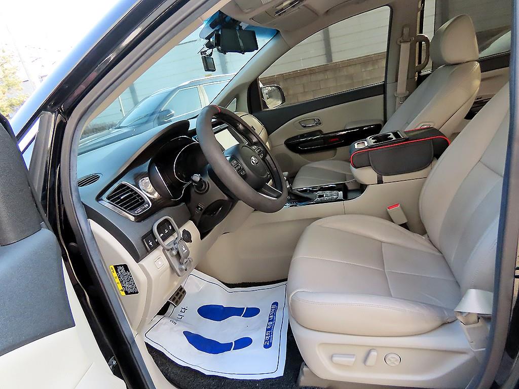 Kia Carnival — photo 05