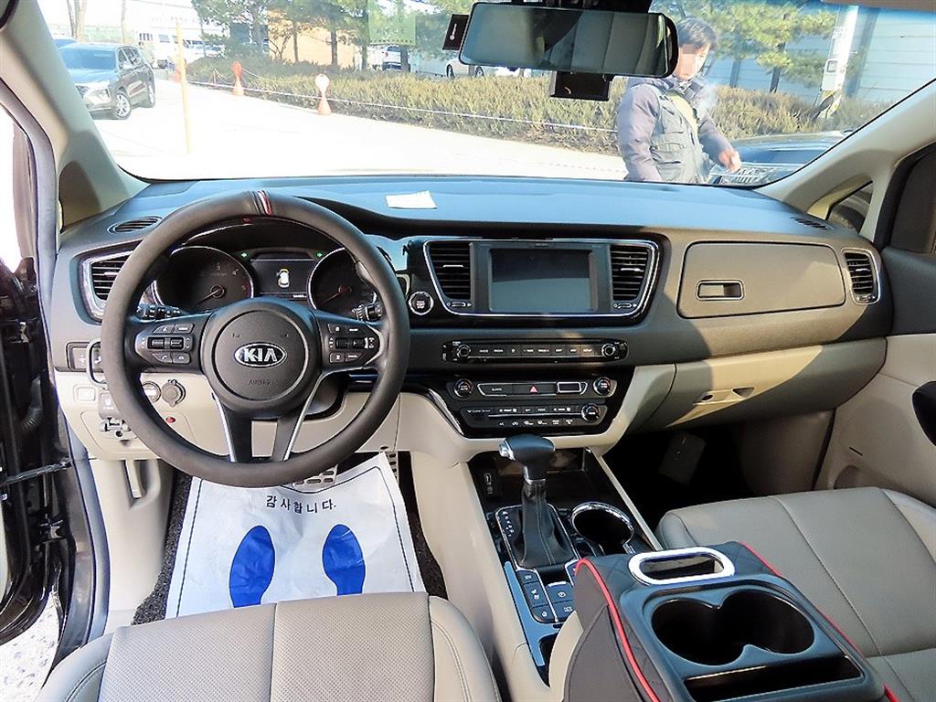 Kia Carnival — photo 07