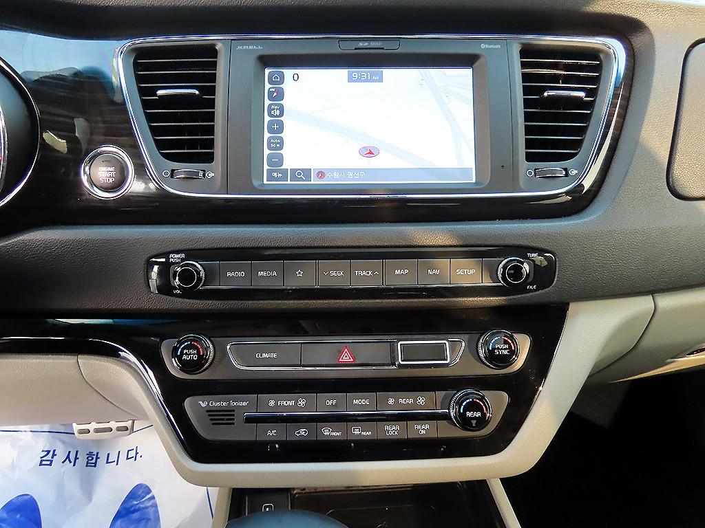 Kia Carnival — photo 14