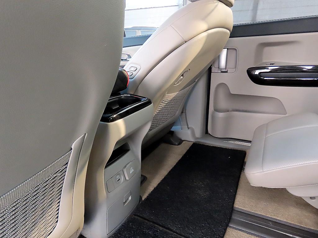 Kia Carnival — photo 15