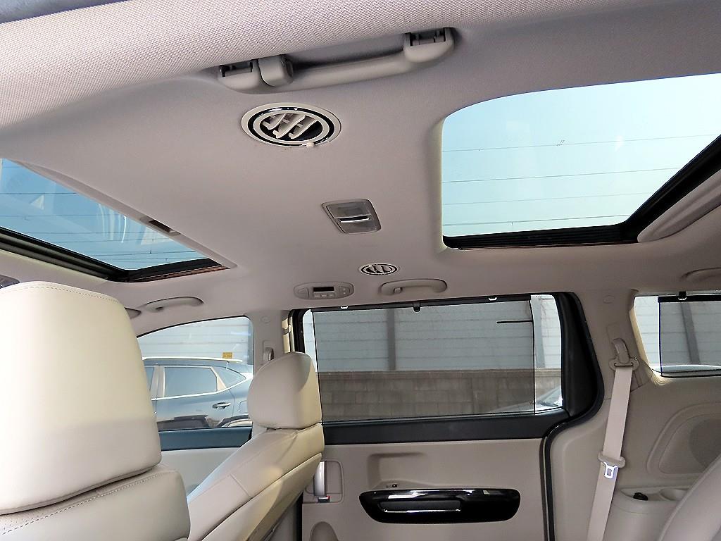 Kia Carnival — photo 16