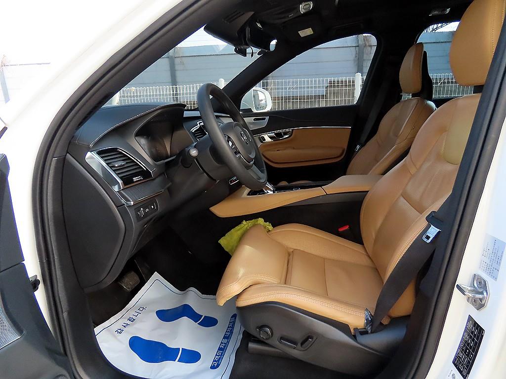Volvo XC90 — photo 05