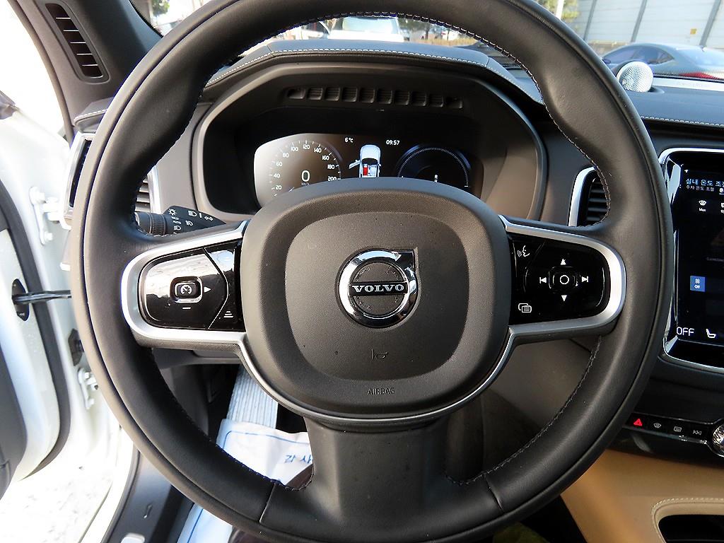 Volvo XC90 — photo 08