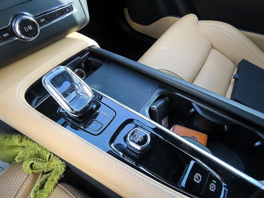 Volvo XC90 — photo 11