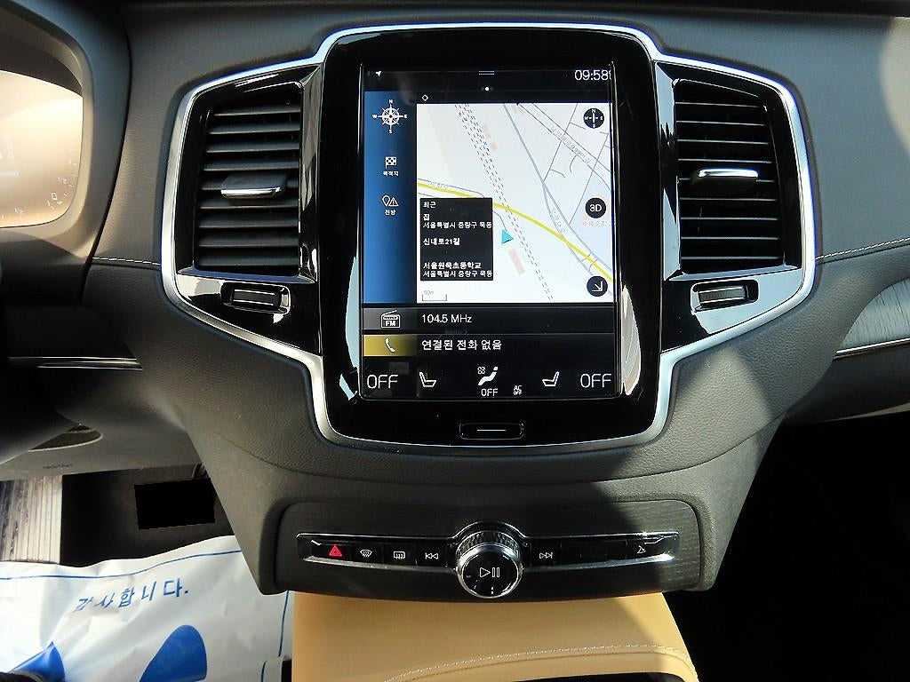 Volvo XC90 — photo 12