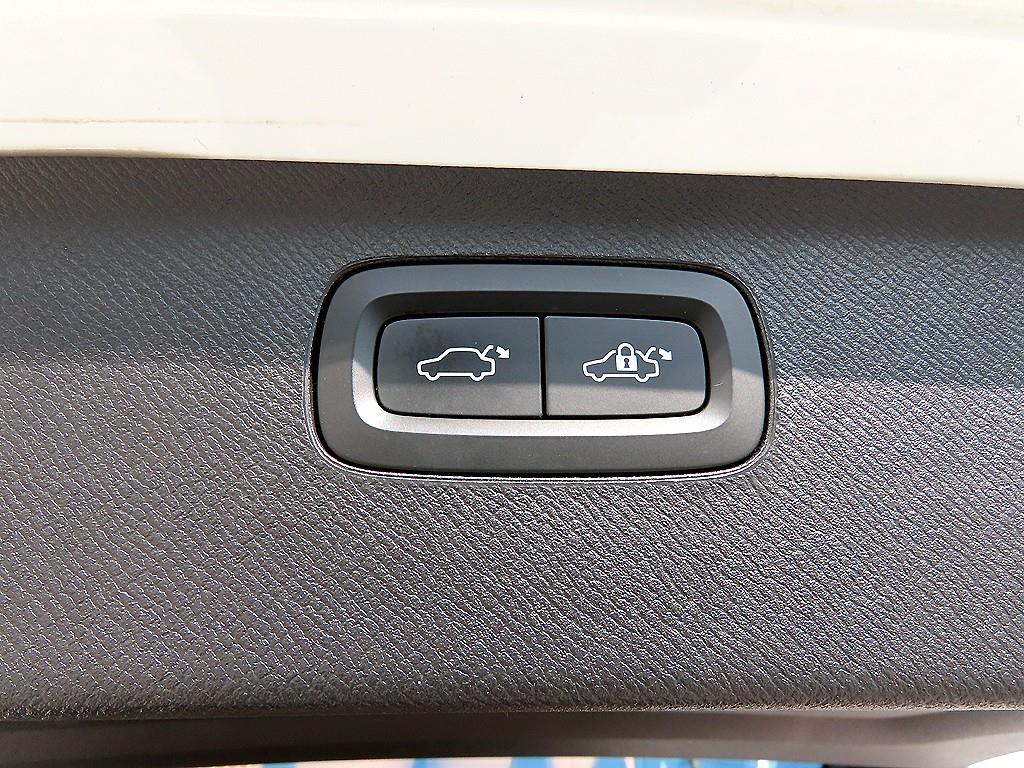 Volvo XC90 — photo 15