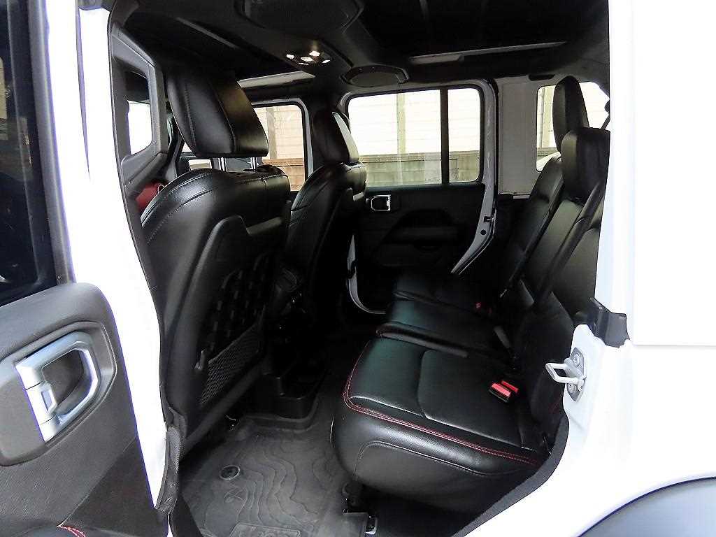 Jeep Wrangler — photo 06