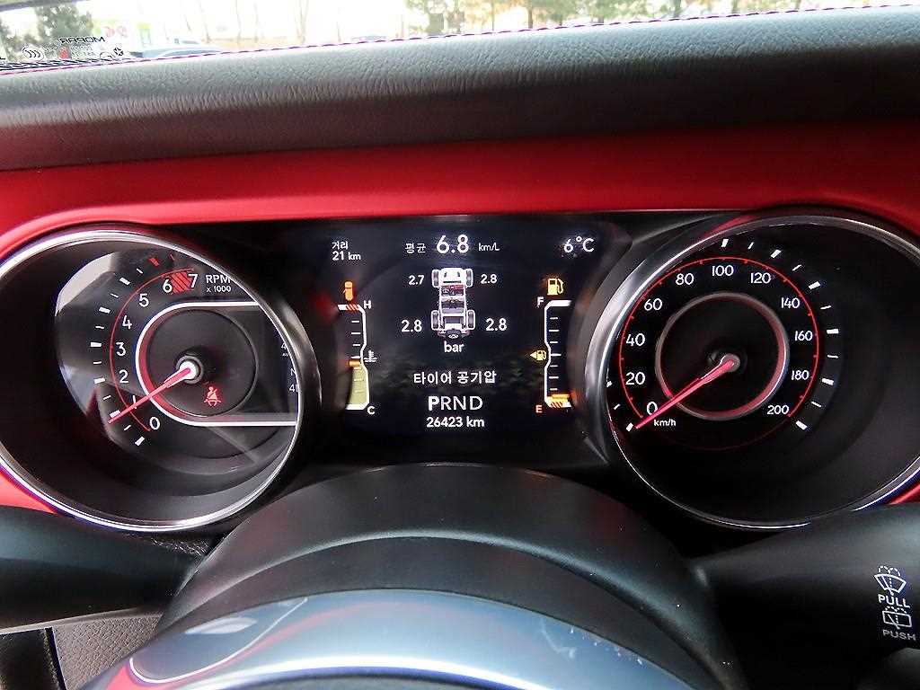 Jeep Wrangler — photo 09