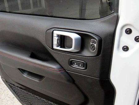 Jeep Wrangler — photo 11