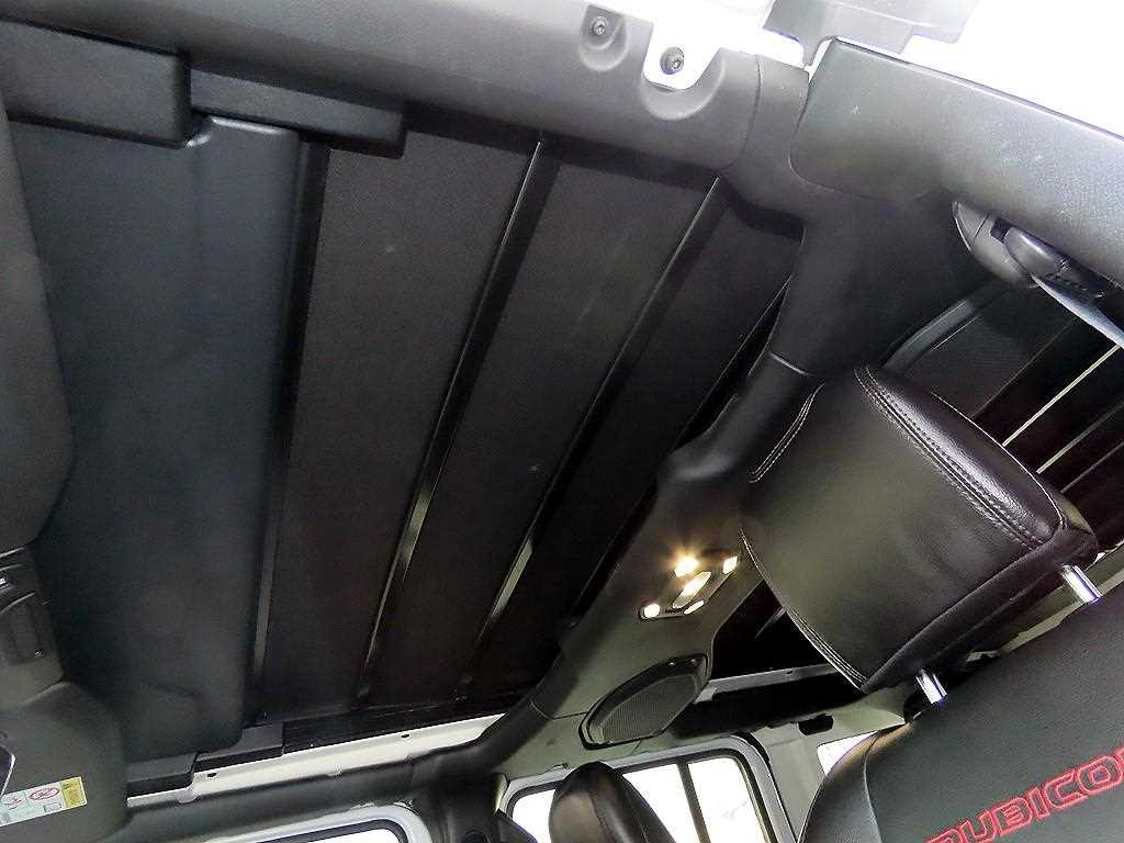 Jeep Wrangler — photo 17