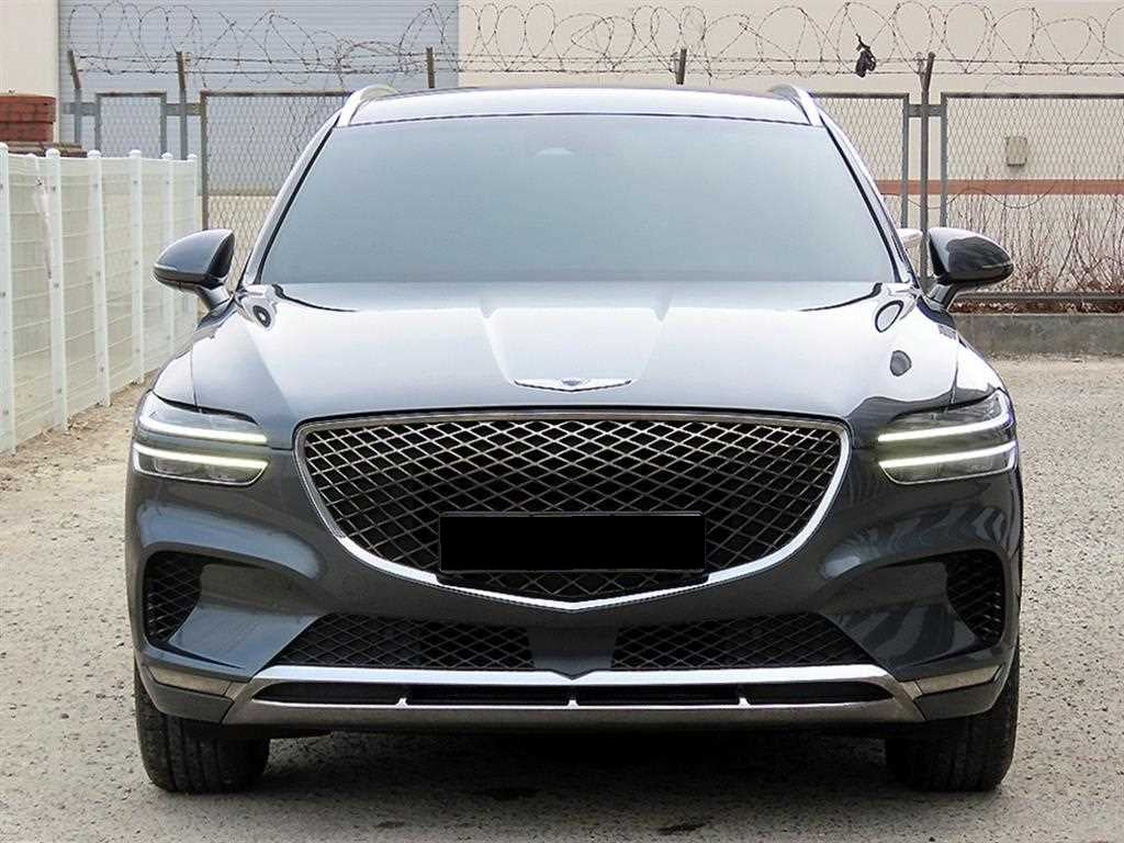 Genesis GV70 — photo 01