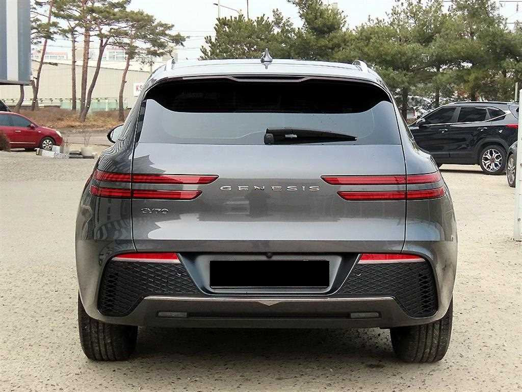 Genesis GV70 — photo 04