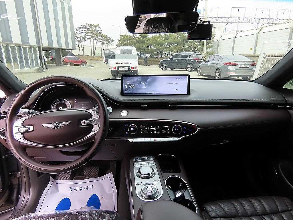 Genesis GV70 — photo 07