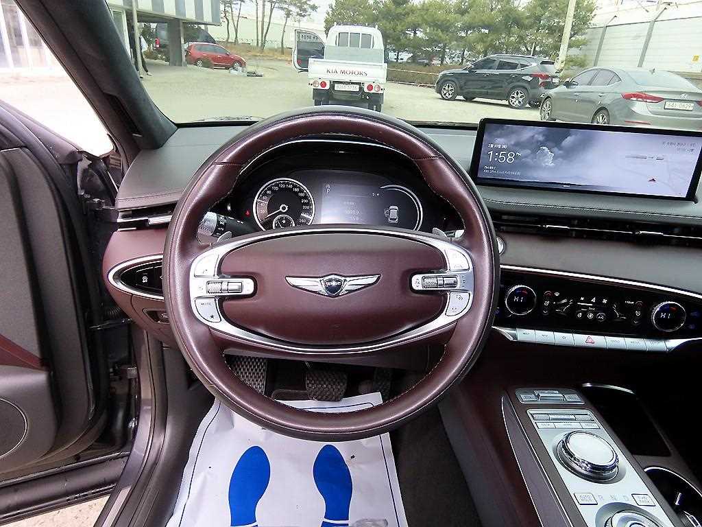 Genesis GV70 — photo 08
