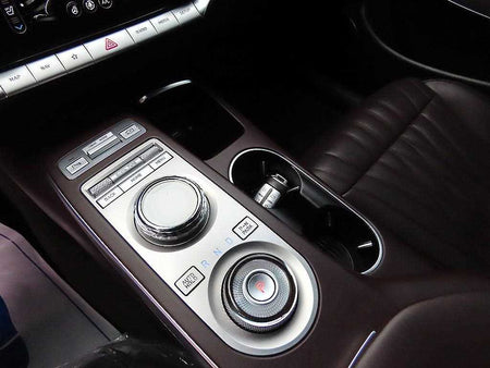 Genesis GV70 — photo 10