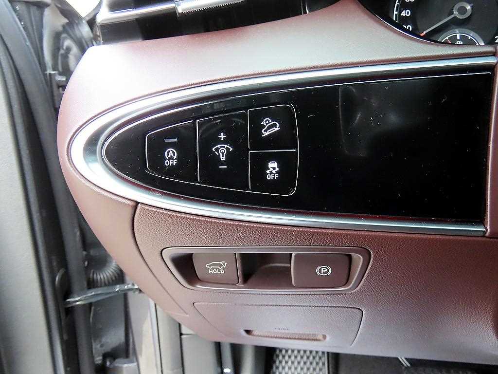 Genesis GV70 — photo 12