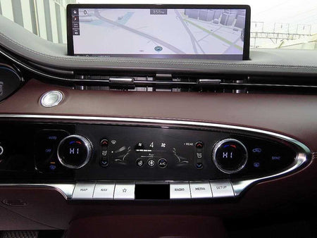 Genesis GV70 — photo 14