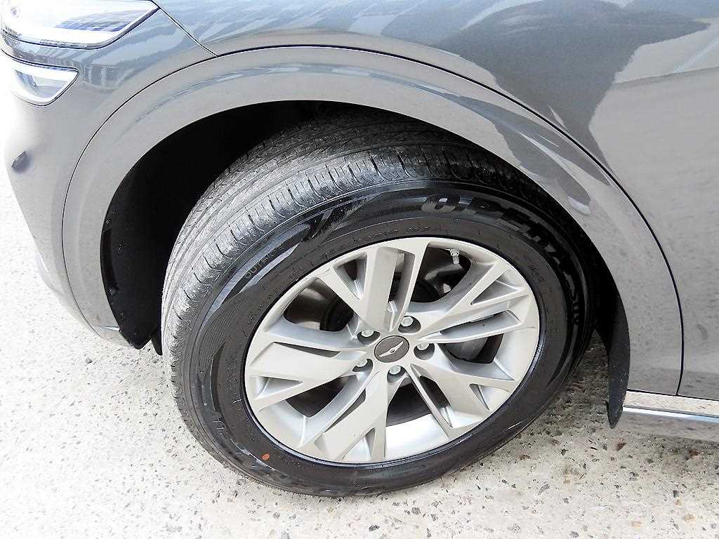 Genesis GV70 — photo 20