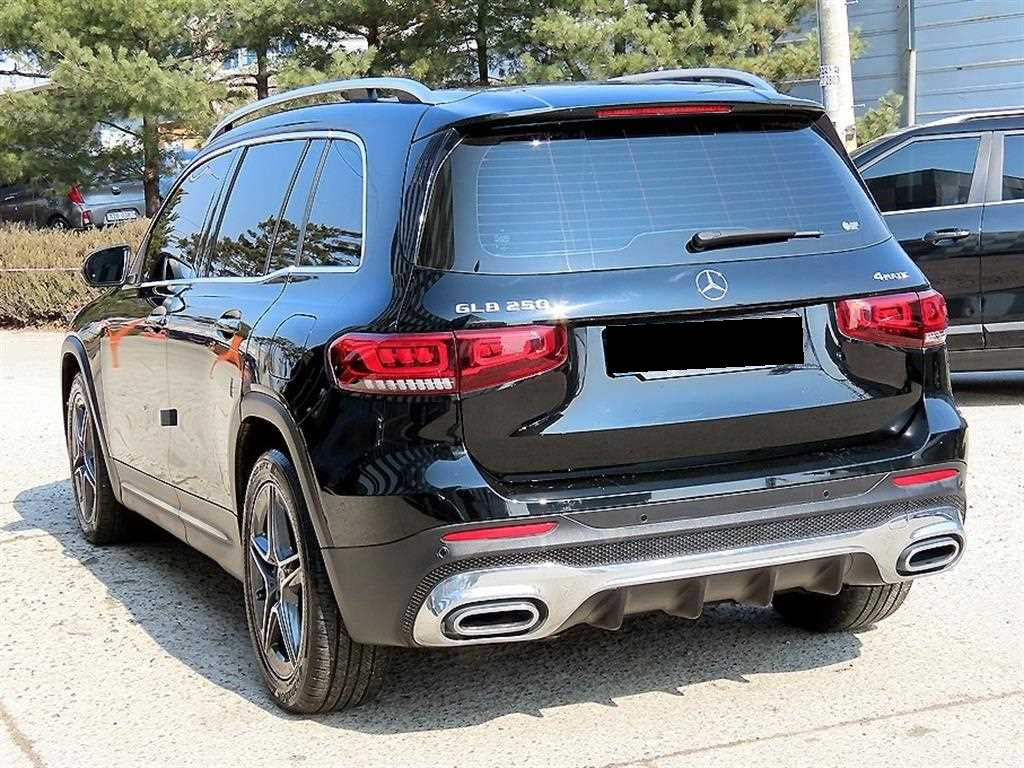 Mercedes-Benz GLB-Class — photo 03