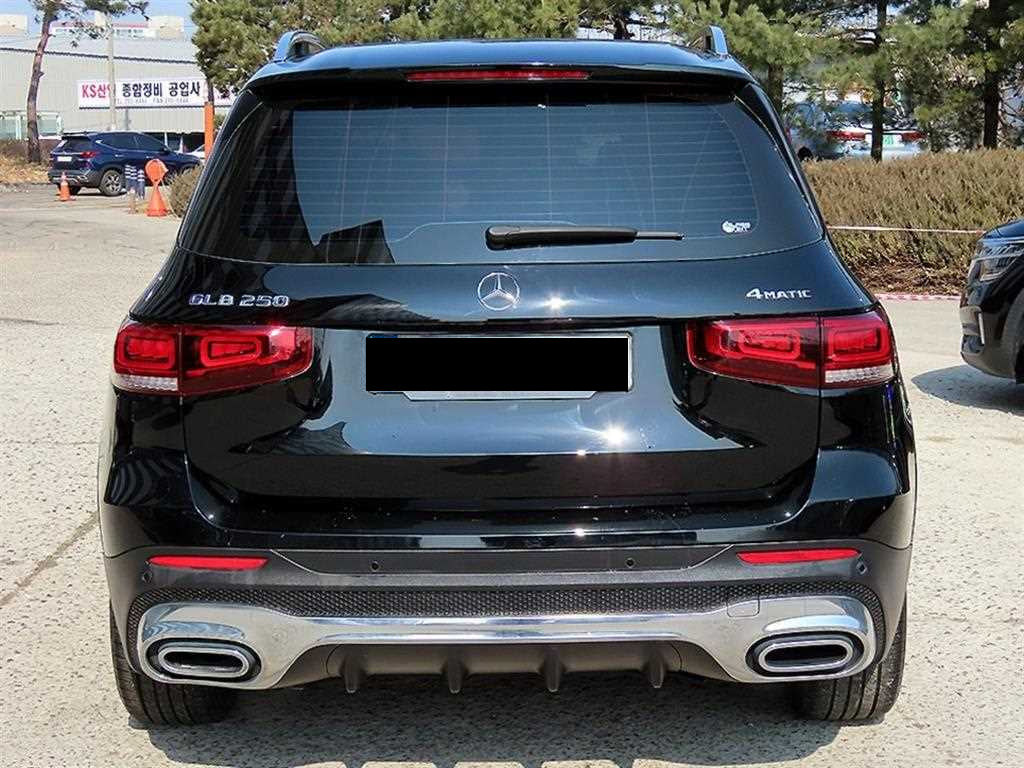 Mercedes-Benz GLB-Class — photo 04