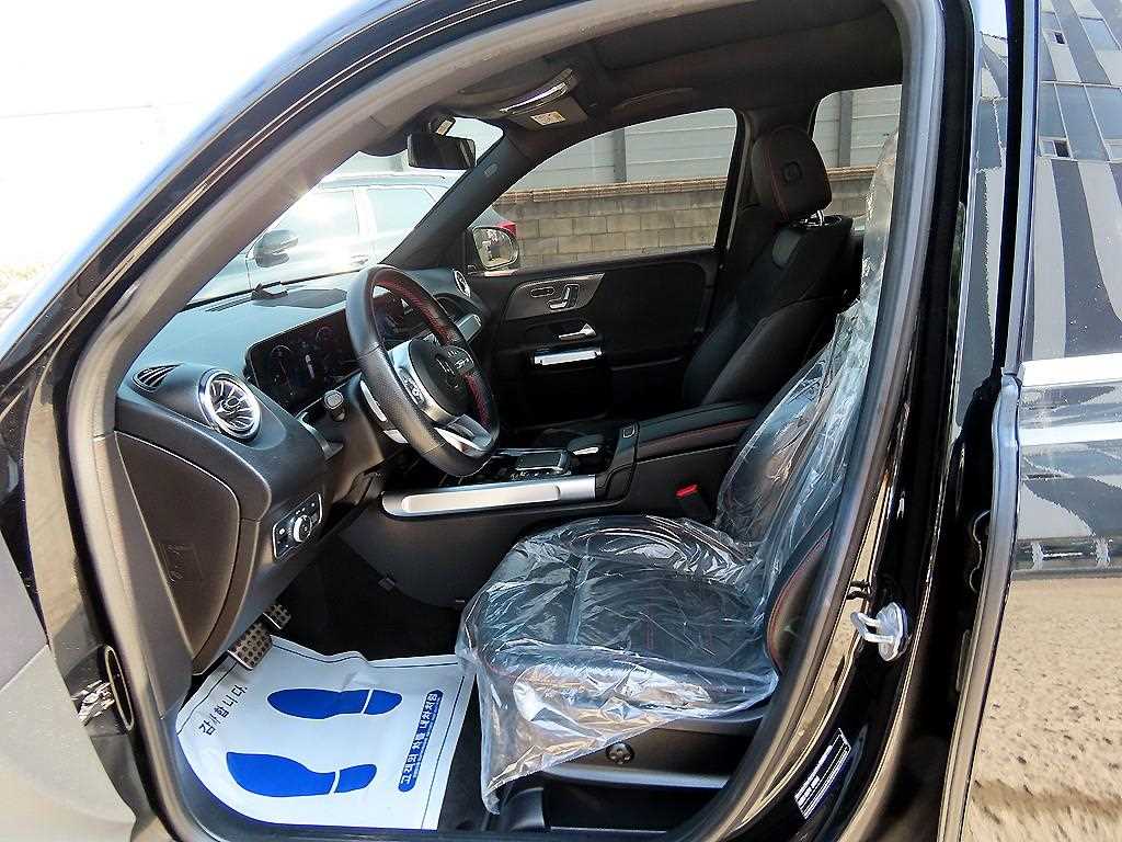 Mercedes-Benz GLB-Class — photo 05