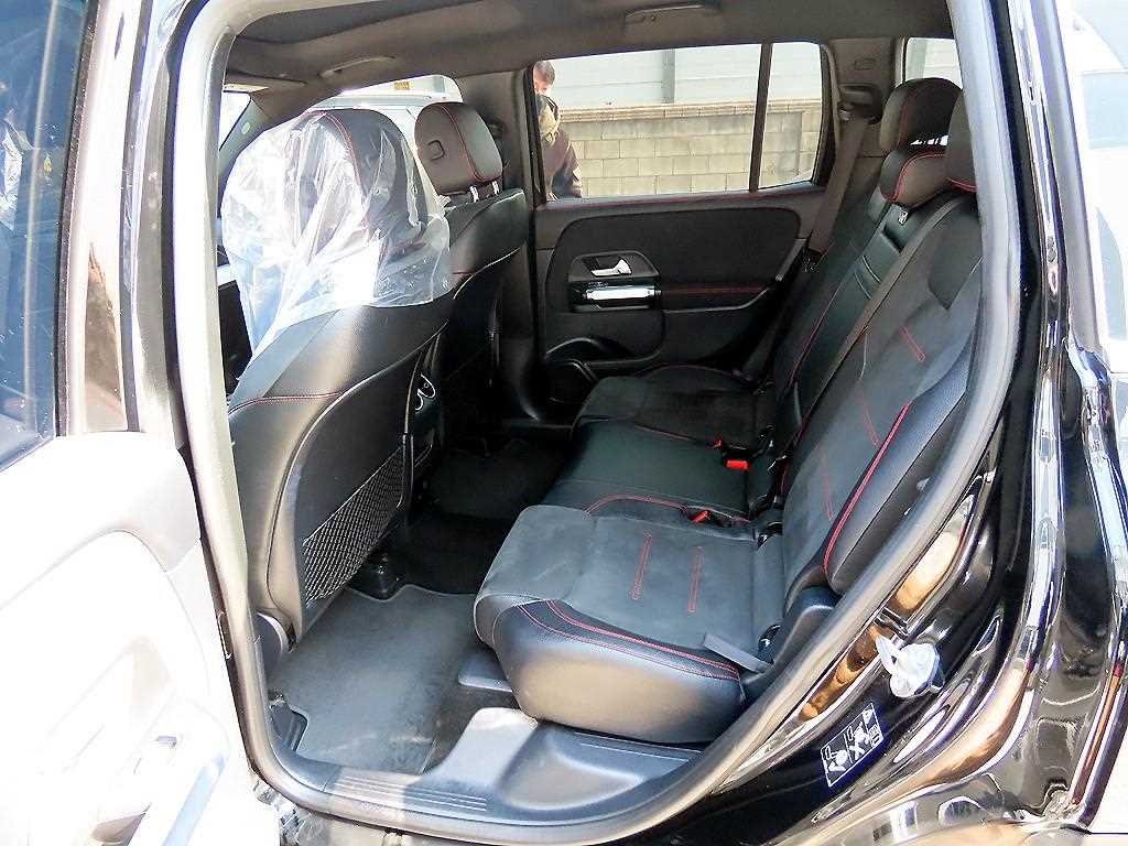 Mercedes-Benz GLB-Class — photo 06