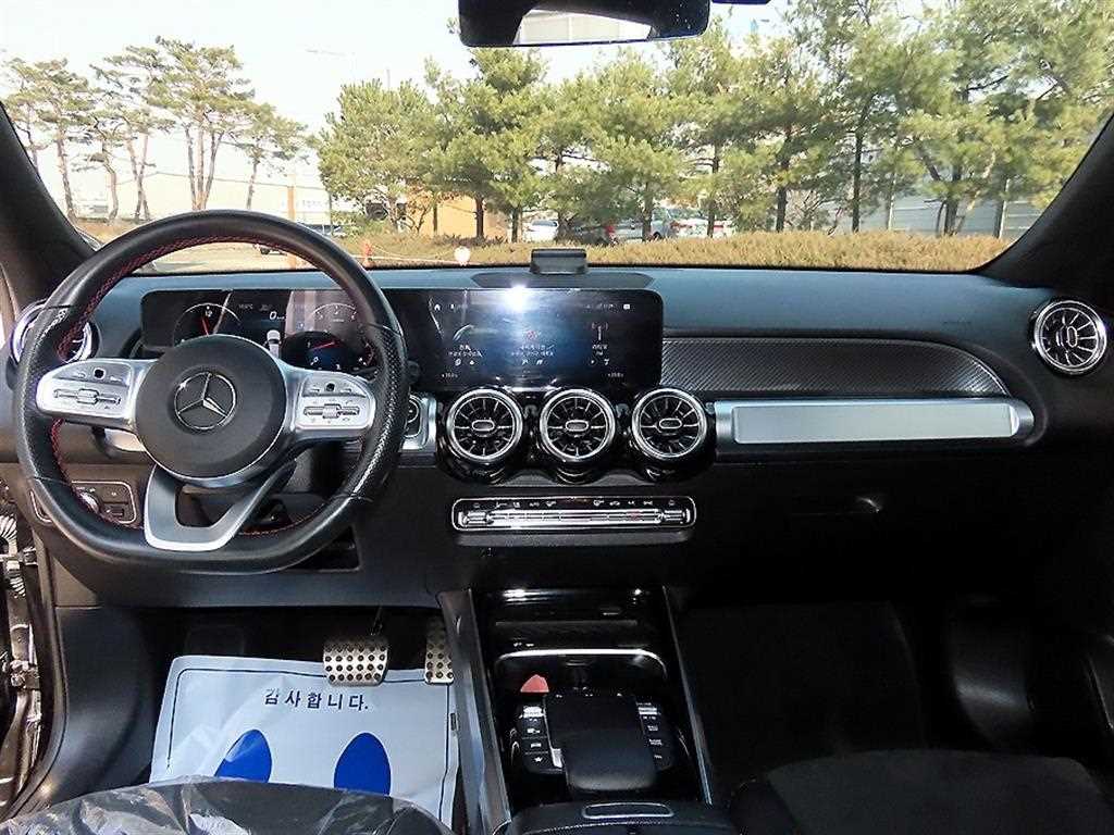 Mercedes-Benz GLB-Class — photo 07