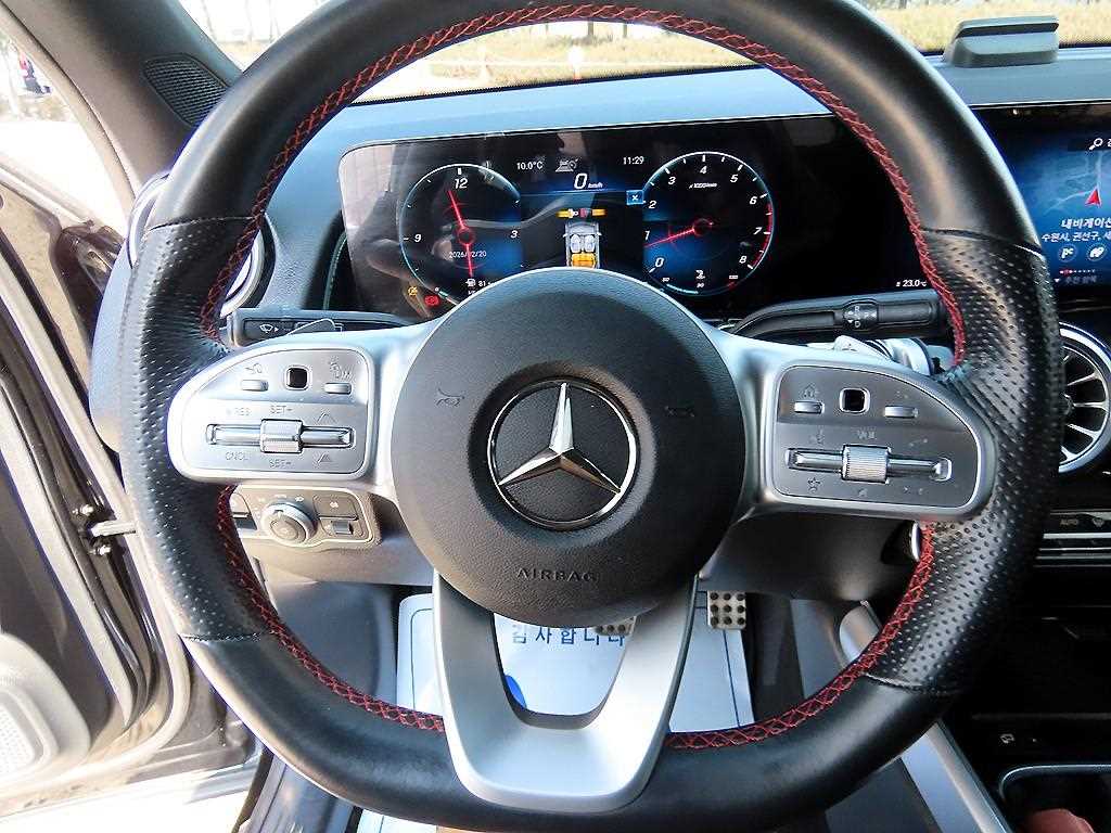 Mercedes-Benz GLB-Class — photo 08