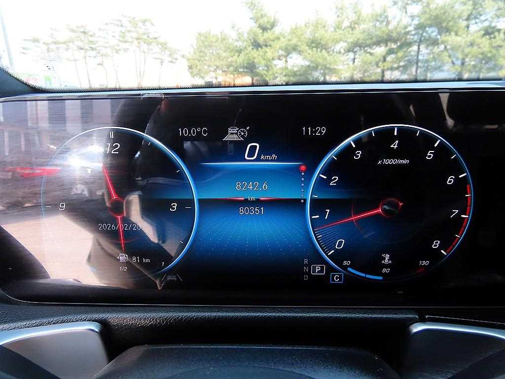 Mercedes-Benz GLB-Class — photo 09