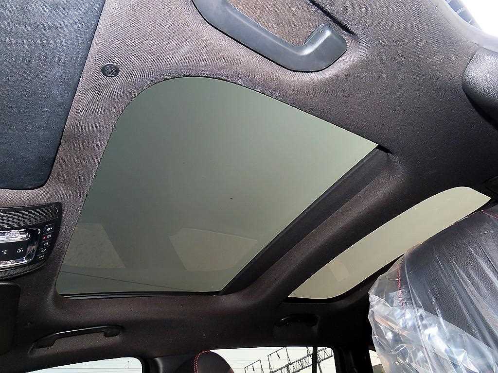 Mercedes-Benz GLB-Class — photo 16
