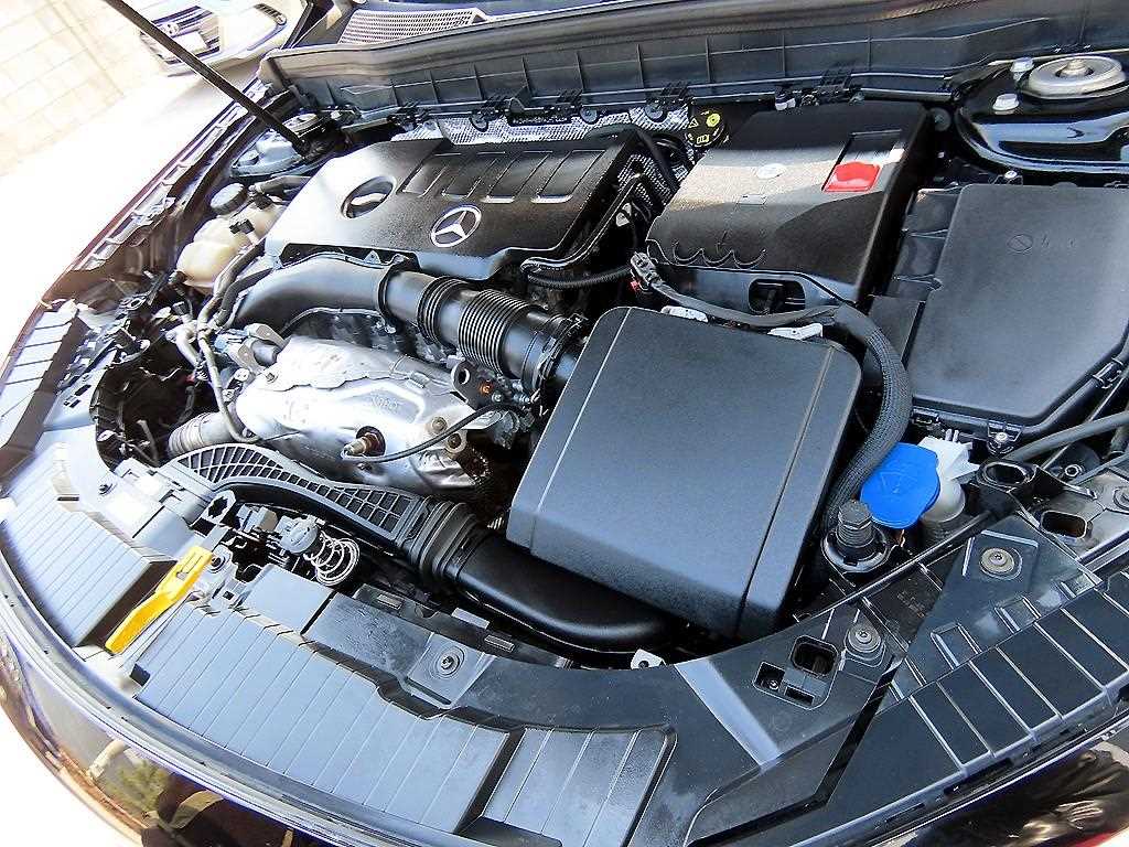 Mercedes-Benz GLB-Class — photo 19