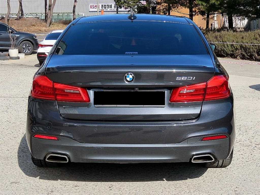 BMW 5-Series — photo 04
