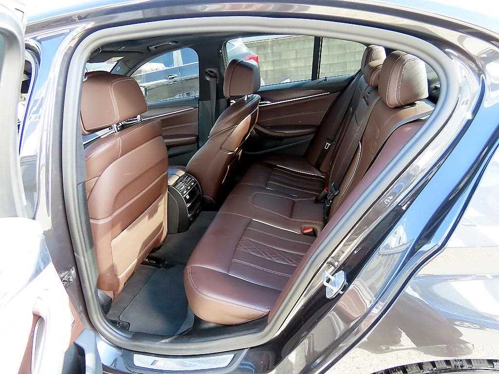 BMW 5-Series — photo 06