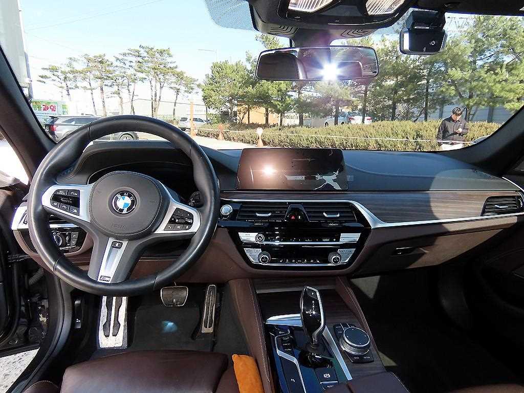 BMW 5-Series — photo 07