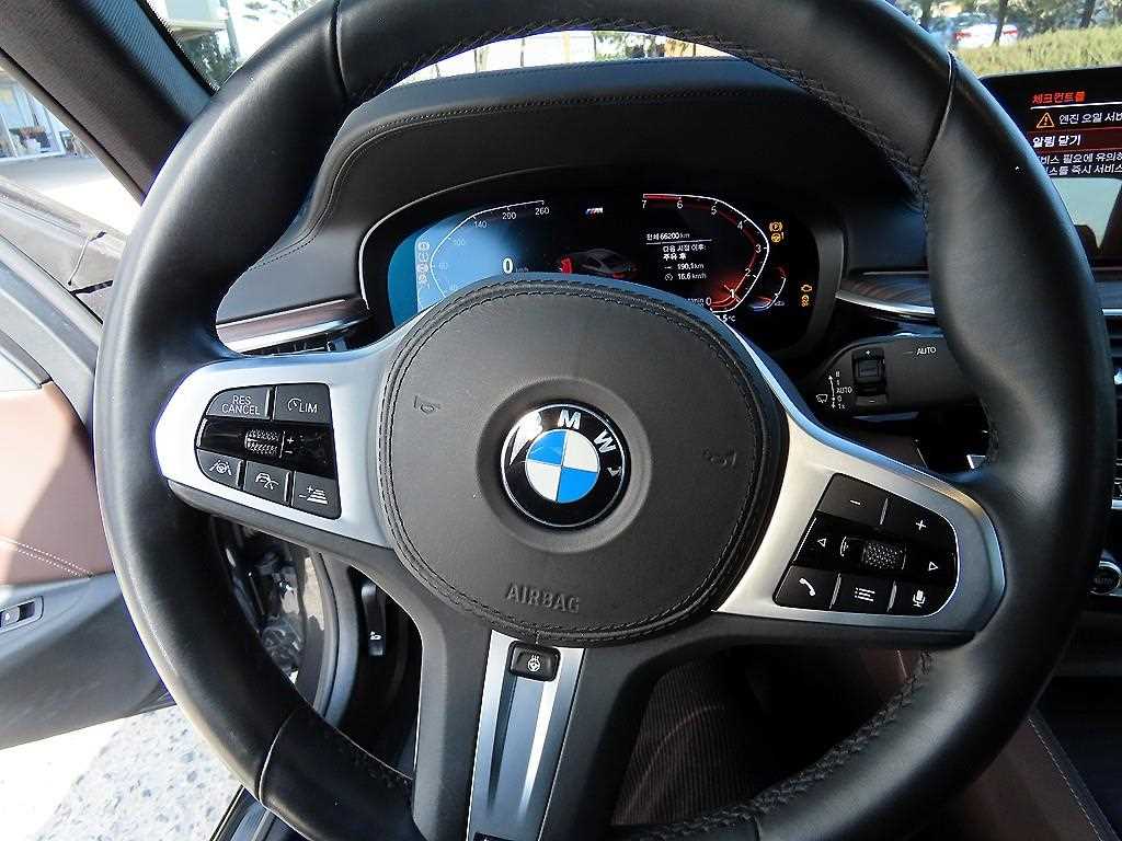 BMW 5-Series — photo 08