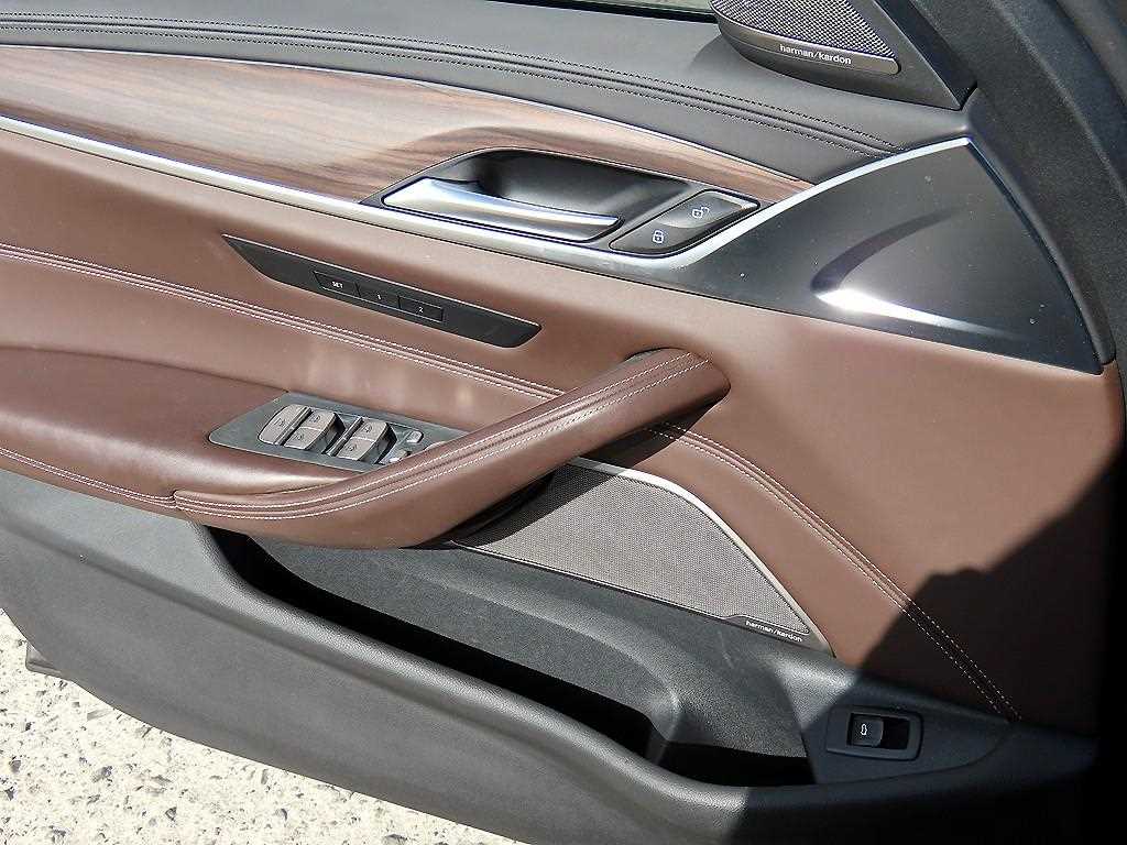 BMW 5-Series — photo 12