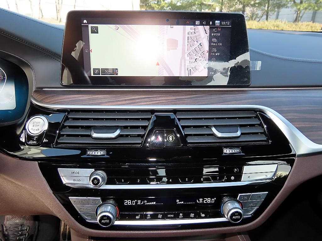 BMW 5-Series — photo 13