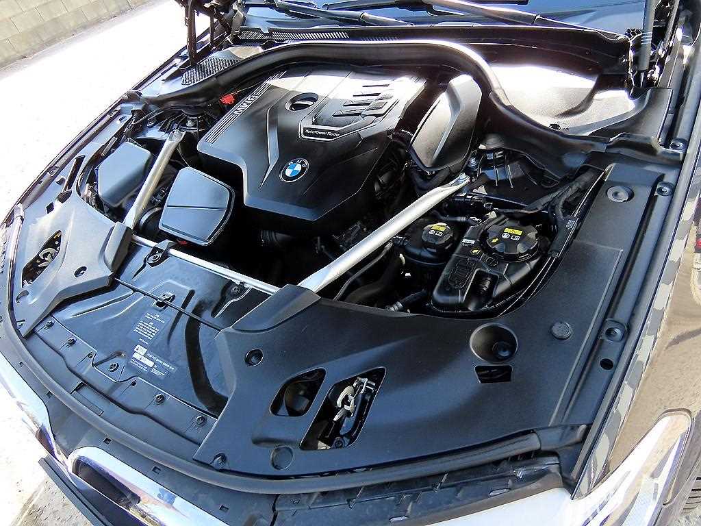 BMW 5-Series — photo 19