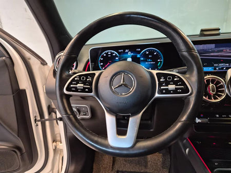 Mercedes-Benz GLB-Class — photo 09