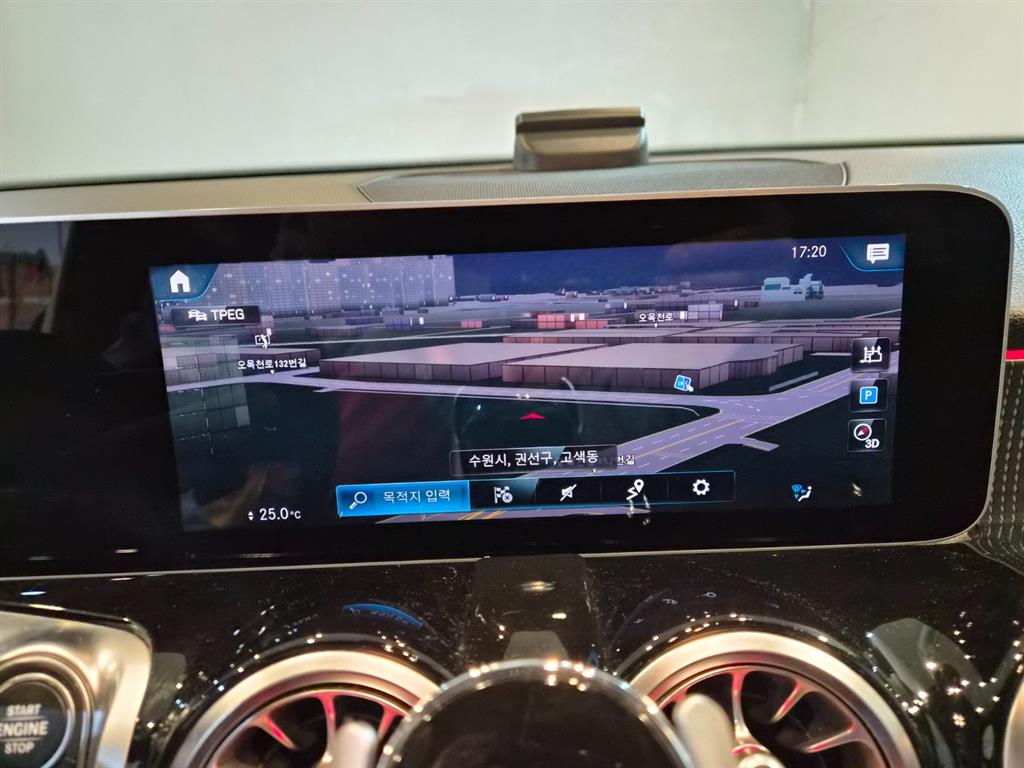 Mercedes-Benz GLB-Class — photo 14