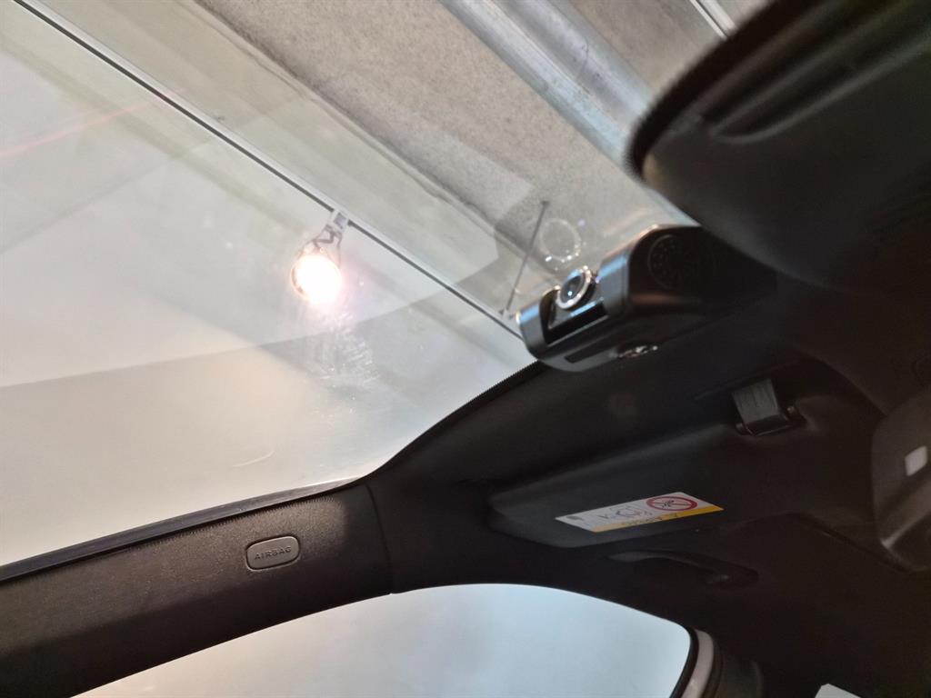 Mercedes-Benz GLB-Class — photo 17