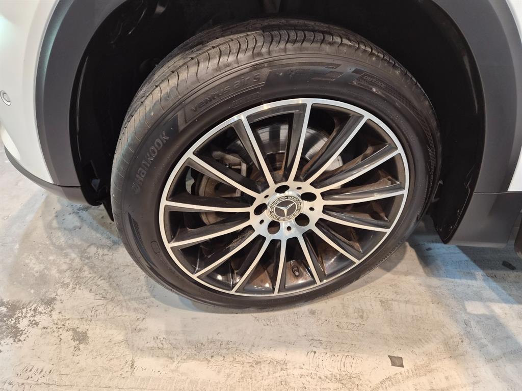 Mercedes-Benz GLB-Class — photo 18