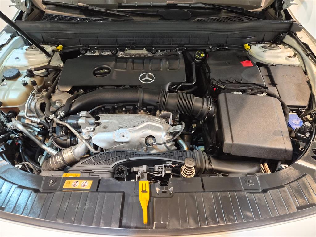 Mercedes-Benz GLB-Class — photo 19