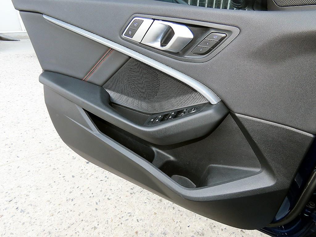 BMW 1-Series — photo 11